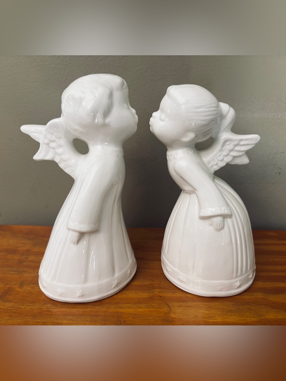 Vintage Pair Kissing Figurines White Ceramic Mod Decor Angel Cherubs 7.5”T